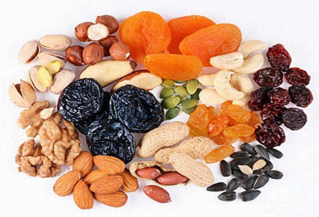 Dried fruit (or fresh) and nuts