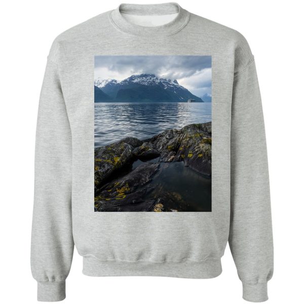 beautiful lake and sceneryes - wildernessscenery sweatshirt