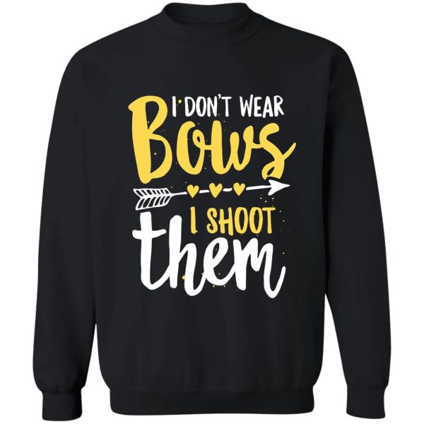 i dont wear bows i shoot them funny archery girl gift sweatshirt